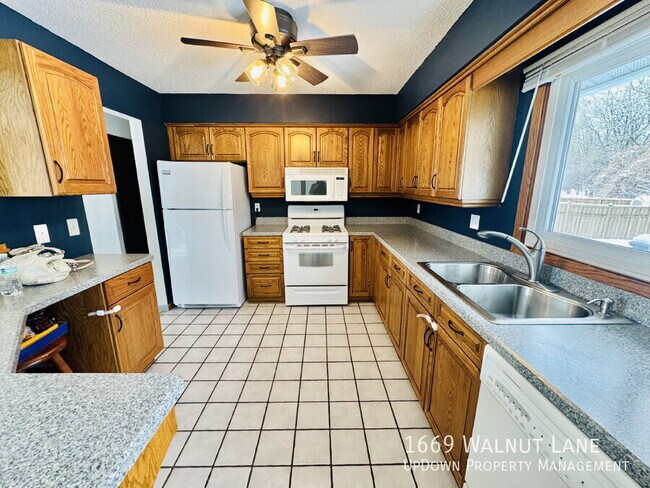 Foto del edificio - 1669 Walnut Ln