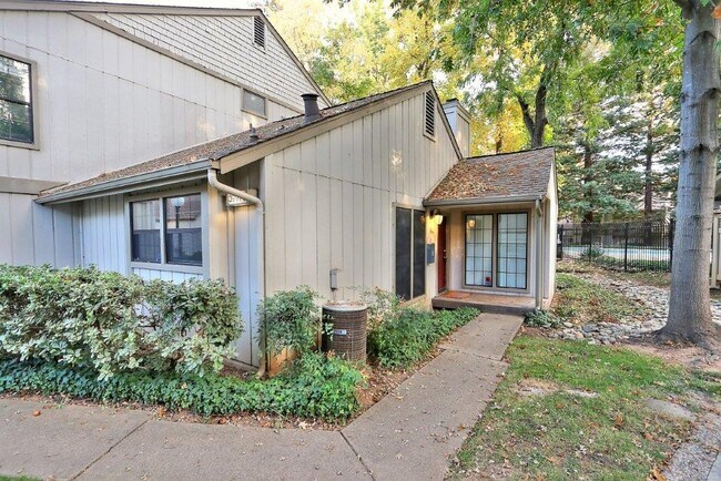 Building Photo - 3997 Park Circle Ln