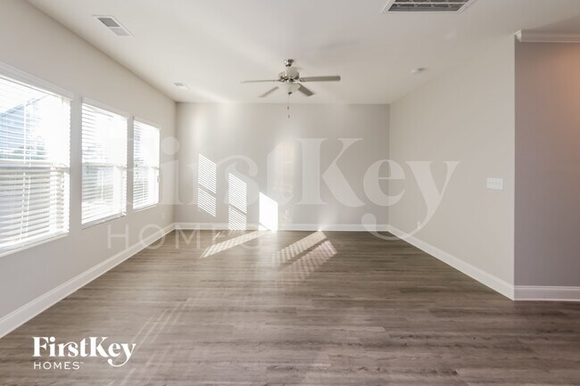 Building Photo - 9220 Evans Creek Ct