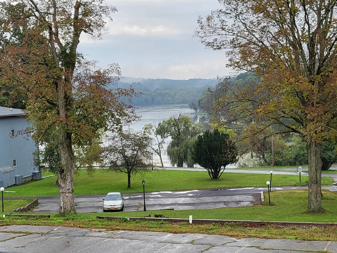 Lake Views - 15 E Hunns Lake Rd