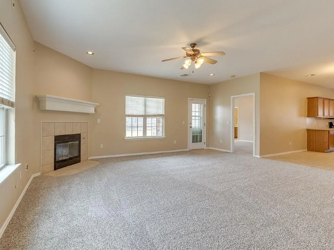 Building Photo - Charming and spacious home located in desi...