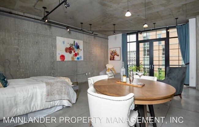 Building Photo - Studio, 1 bath House - 1030 NW 12TH #406