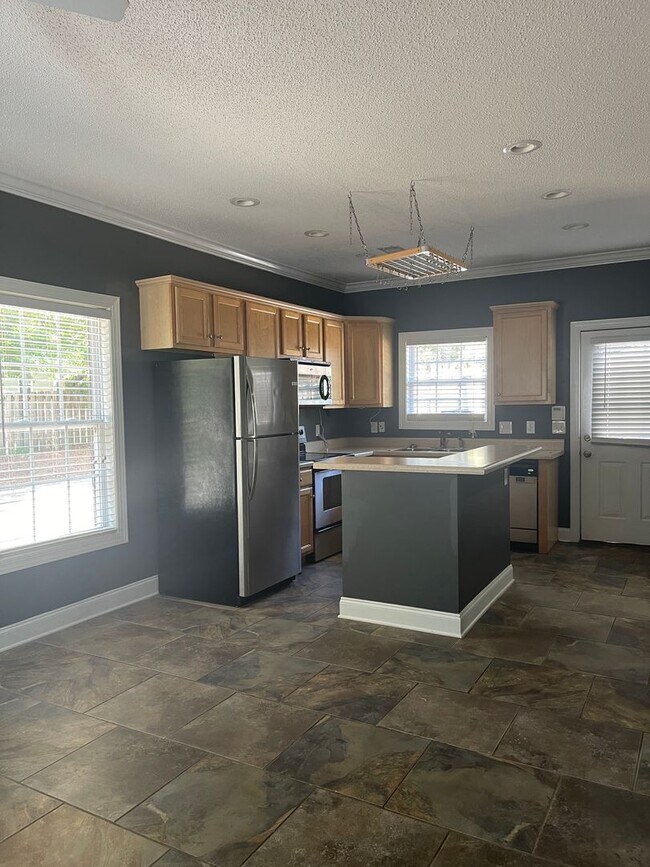 Building Photo - Close to AU Campus & Downtown Auburn