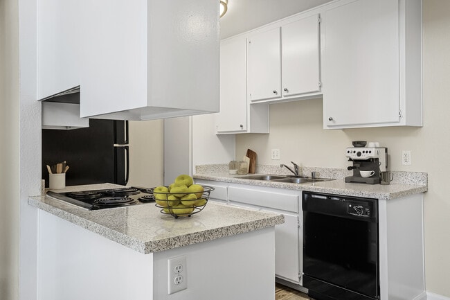 Building Photo - Beacon Cove - $1,200 move-in bonus