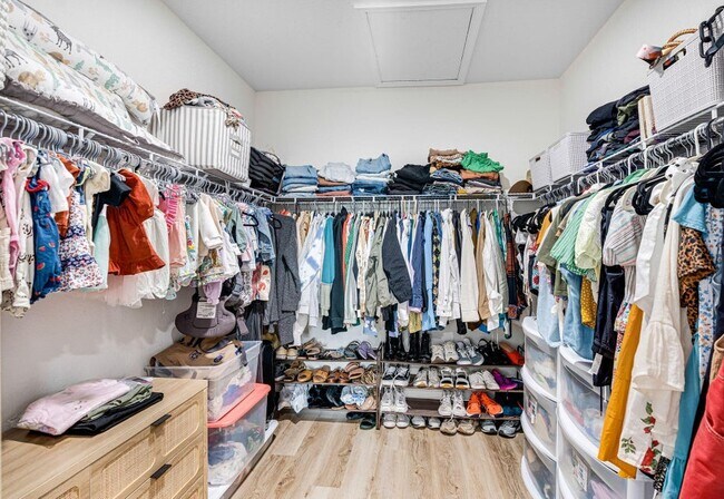 Foto del edificio - 13010 Anthorne Ln