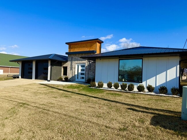 Building Photo - 303 S Promenade Blvd