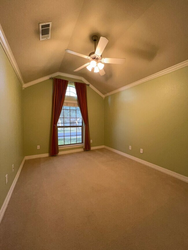 Building Photo - Single-Family Home in Midway ISD