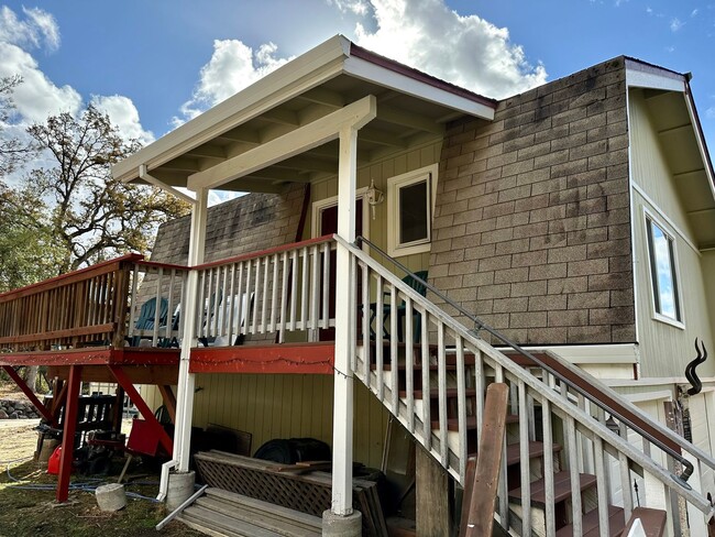 Building Photo - Unique One Bedroom One Bathroom Home