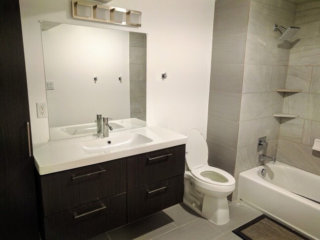 Building Photo - Beautiful contemporary basement Studio in ...