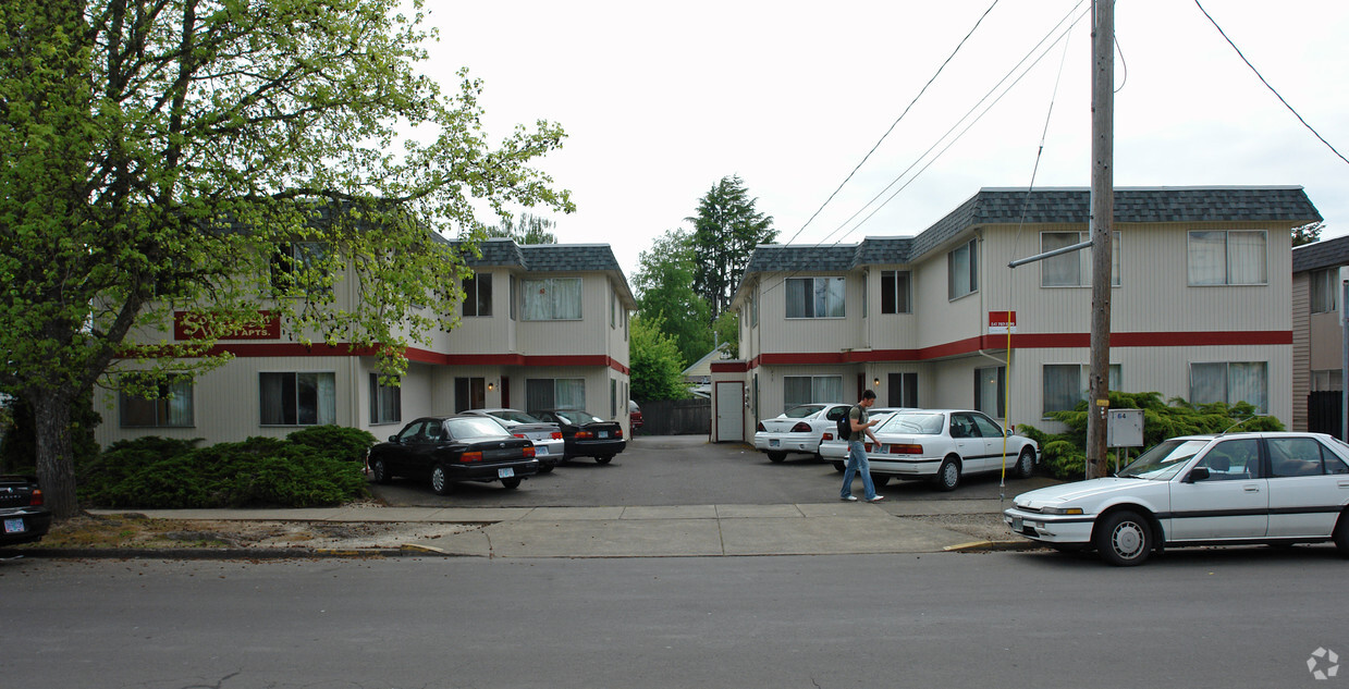 Primary Photo - Sovereign West Apartments