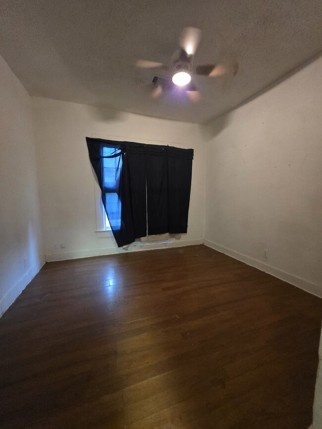 Building Photo - 1410 E Chaffin St