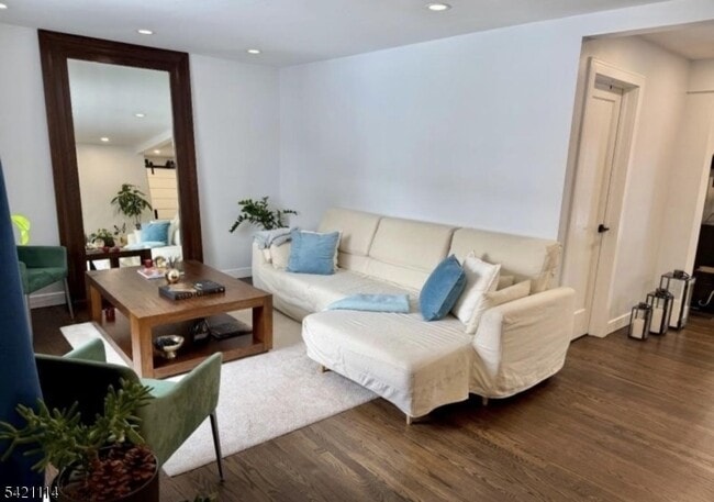 Foto del edificio - 321 Minute Arms Rd