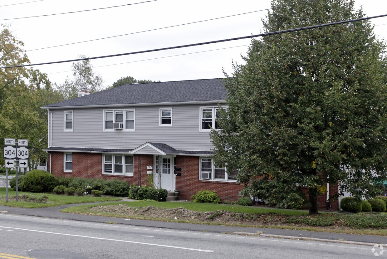 Building Photo - 36 Congers Rd