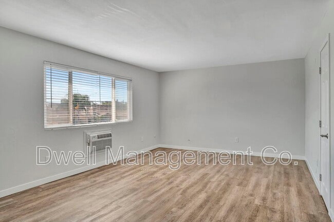 Building Photo - 805 N 3rd St