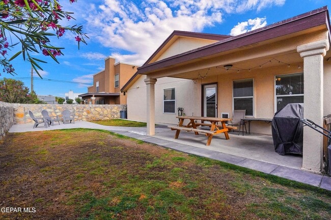 Building Photo - 12529 Paseo Rosannie Ave