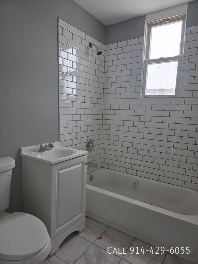 Building Photo - 188 Ashburton Ave