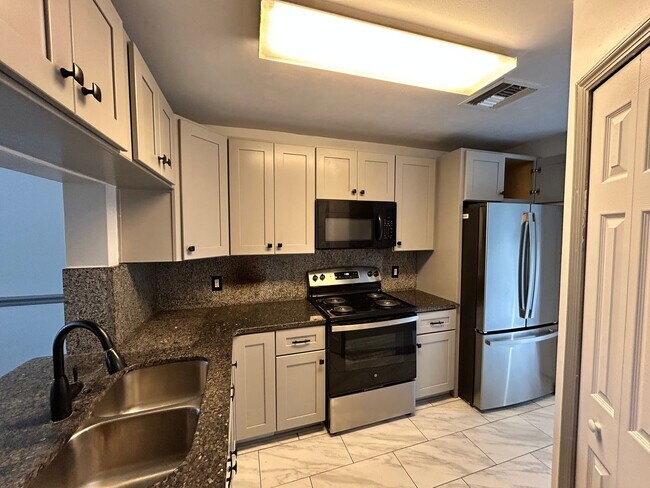 Foto del edificio - Upgraded 2BD/2BA Condo in Central Orlando!!