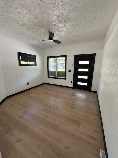 Building Photo - 1360 E 93rd St