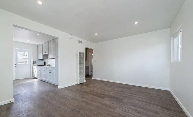 Foto del edificio - 7142-7144 Mohawk St