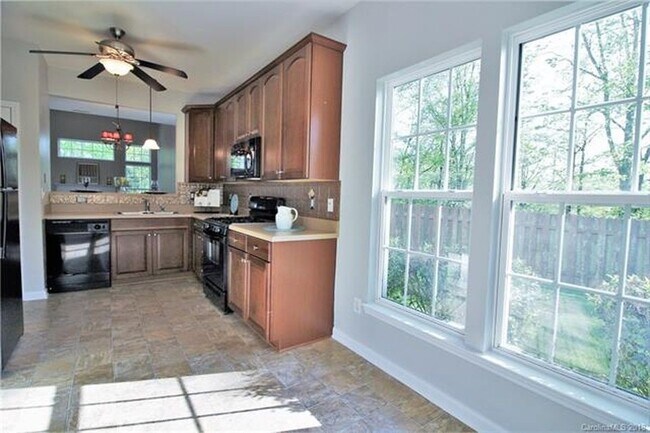 Foto del edificio - Exclusively Offered by Muse Realty, LLC