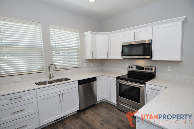 Photo - 13012 S Oberon Ln Townhome