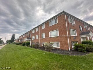 2789 Noble Rd Cleveland Heights, OH 44121 – photo 1