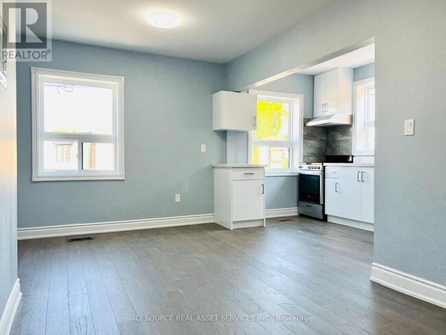 Photo du bâtiment - 1342 Weston Rd