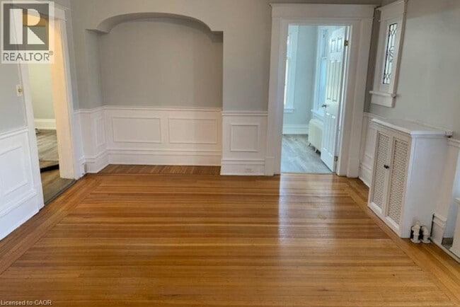 Building Photo - 2 Undermount Ave