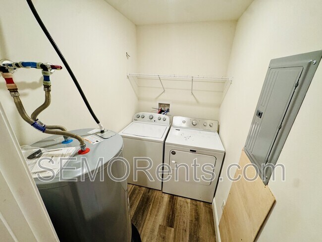 Foto del edificio - 27038 State Hwy B