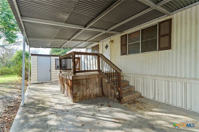 Foto del edificio - 1506 Honeysuckle Ln