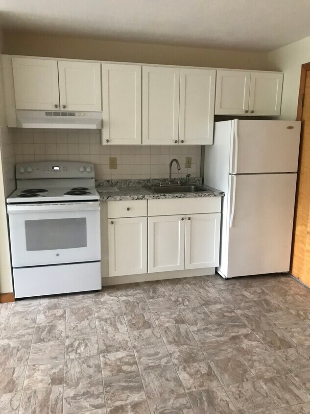 75 Ridgewood Ln Gardner Ma 01440 Apartments Gardner Ma Apartments Com