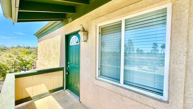 Foto del edificio - Darling, Upstairs, Corner-End Condo Unit i...