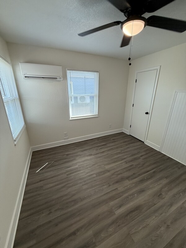 Foto del edificio - 9654 Selby Pl