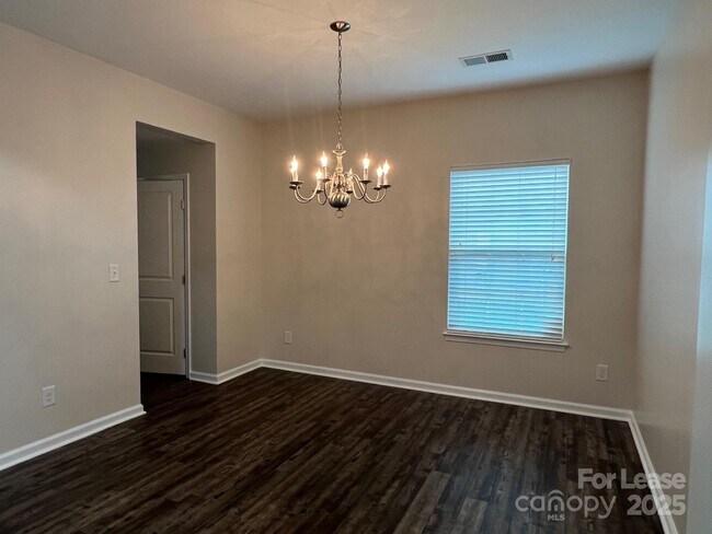 Building Photo - 207 Elba Dr