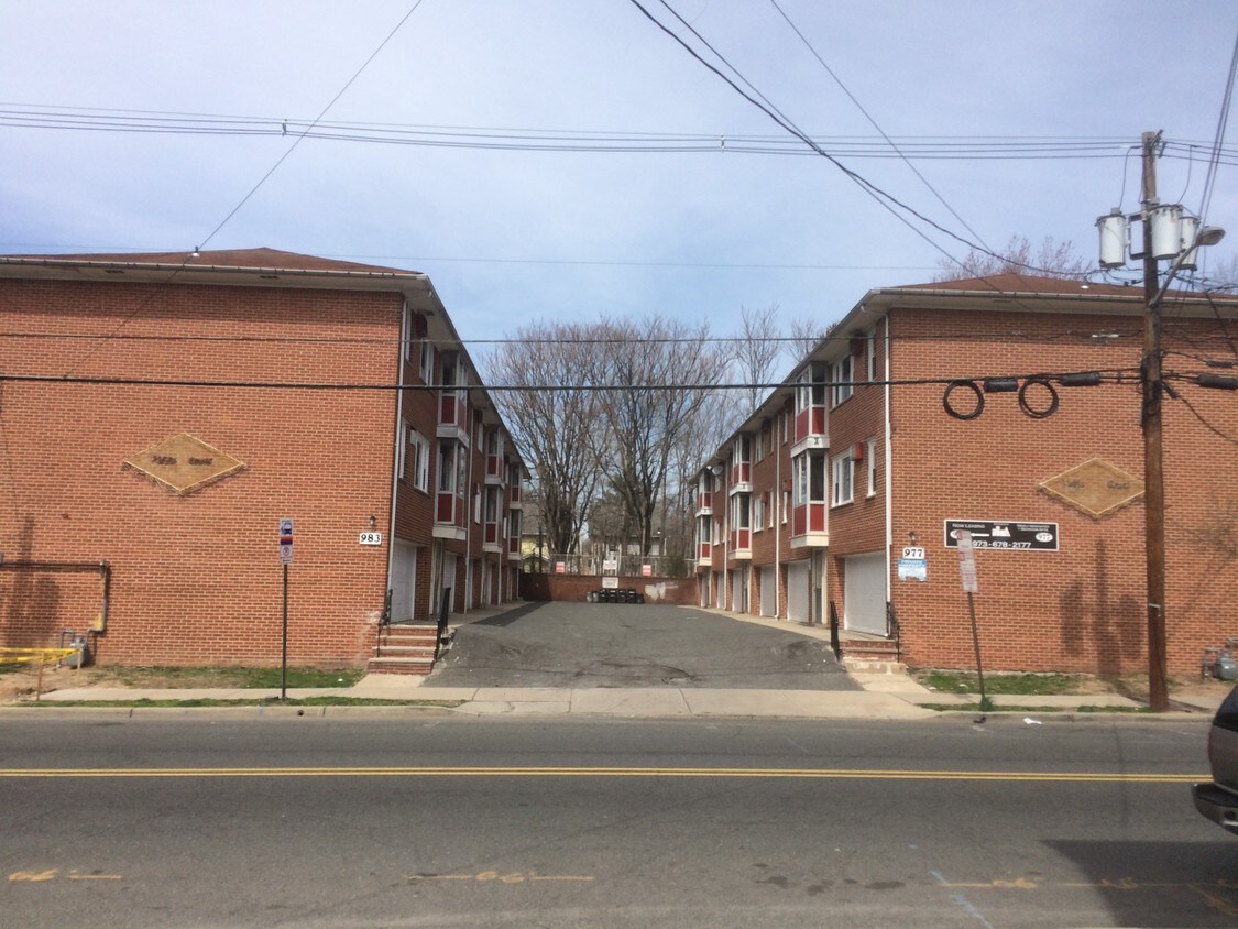 977 Stuyvesant Avenue Apartments in Irvington, NJ