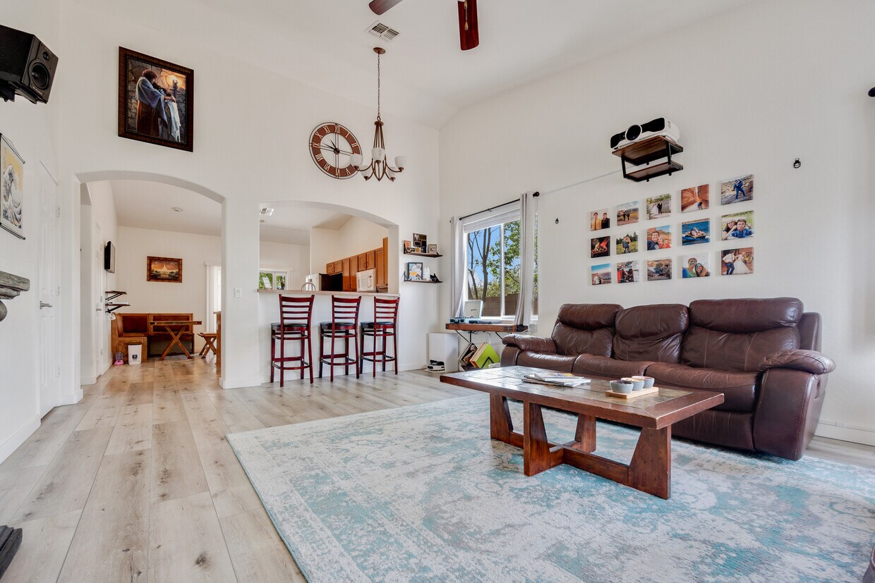 Foto principal - 7953 N Music Mountain Ln