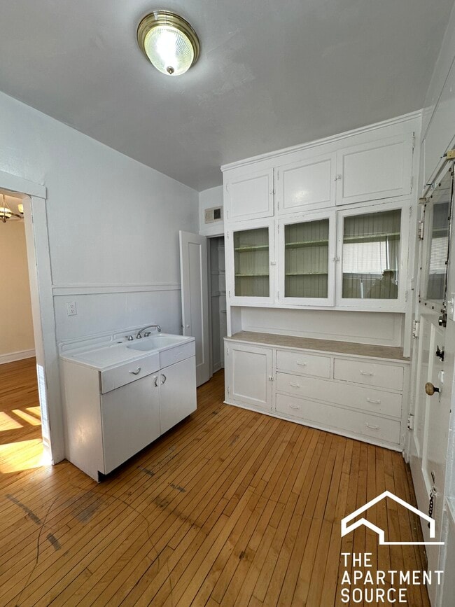 Building Photo - 1307 Oak Ave