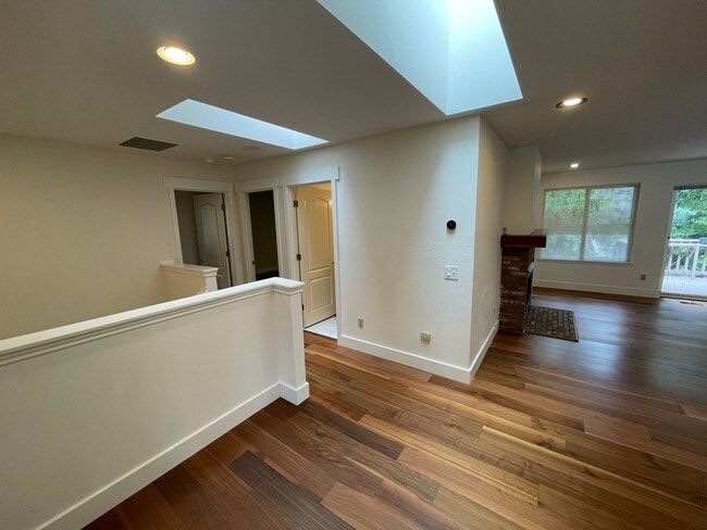 Building Photo - 4303 Kingsway