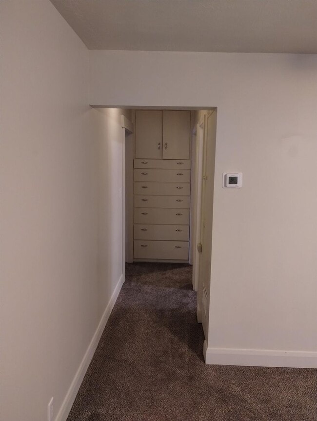 Building Photo - Spacious and Updated 3bd/2ba Ogden Home!