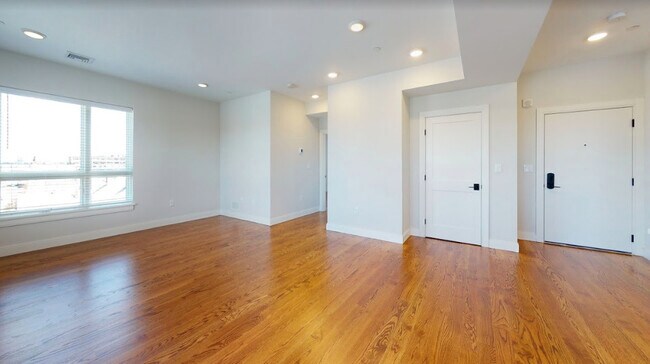 Building Photo - Everett St. Apartments