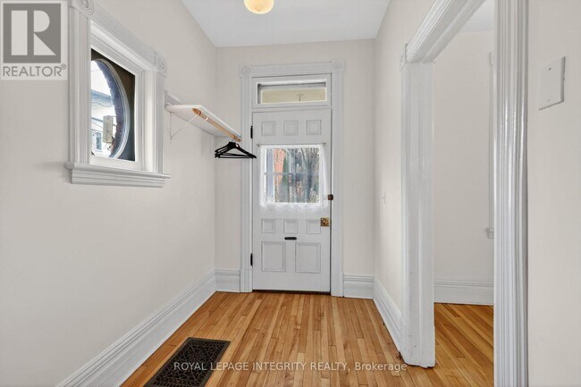 Building Photo - 56 Grosvenor Ave