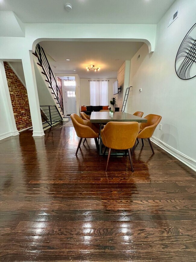 Building Photo - Stunning 3-Bedroom Townhome with Finished ...