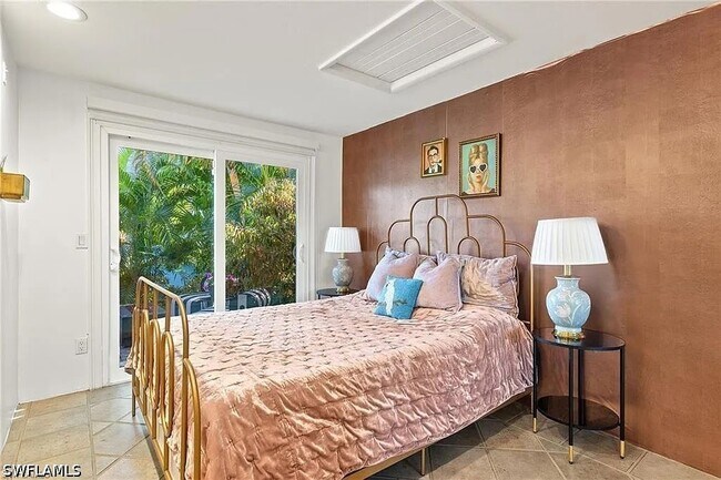 Foto del edificio - 792 108th Ave N