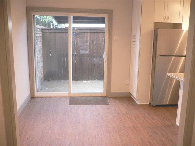 Foto del edificio - 9820 Park Ln Pl