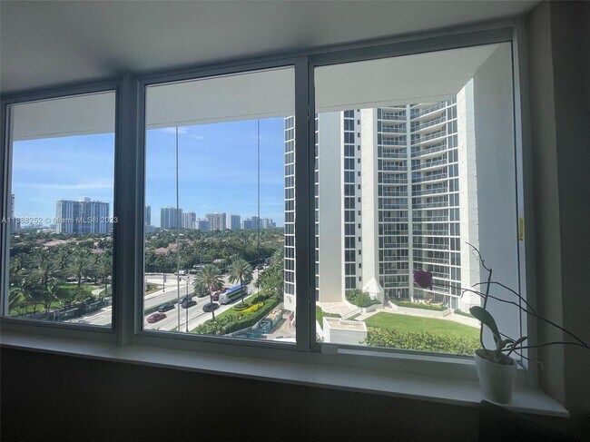 Foto del edificio - 19201 Collins Ave