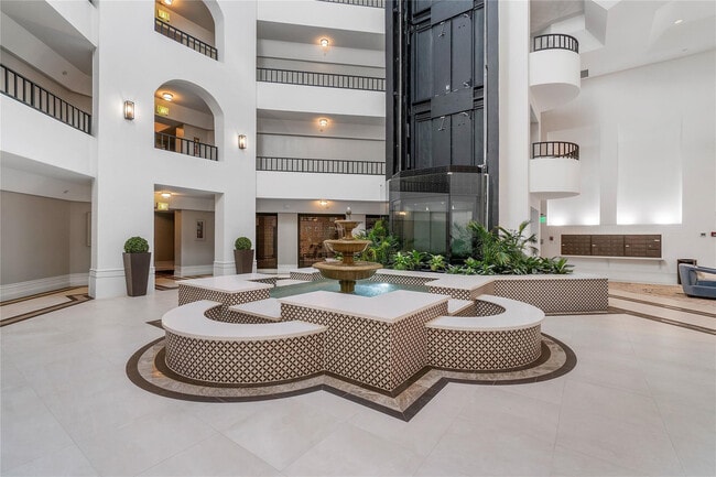 Building Photo - 100 SE 5th Ave