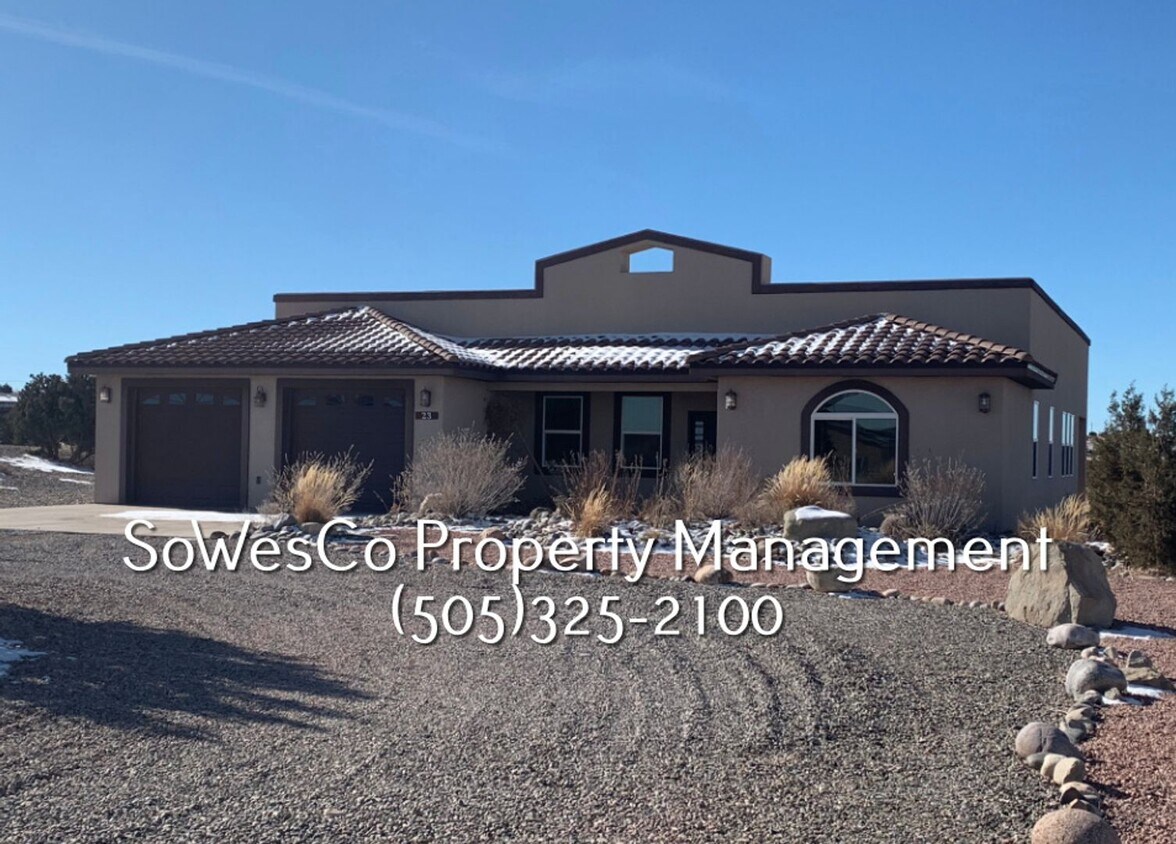 Foto principal - Large Southwest Custom Home!
