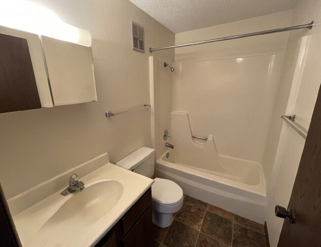Building Photo - 1 Bed 1 Bath Apartment | 3 Michael St. Apt. 11 Streator, IL