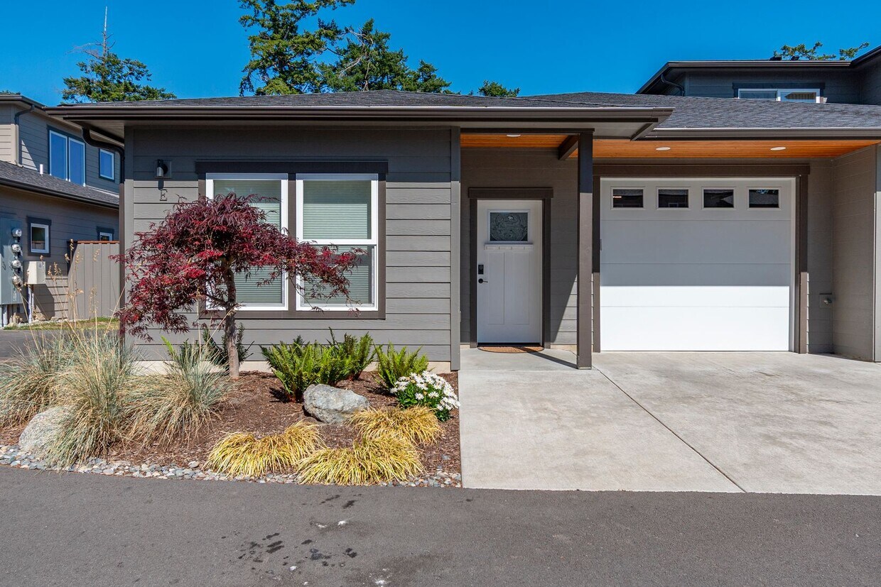 Foto principal - Modern & Stylish 2 Bed, 2 Bath Condo in Co...