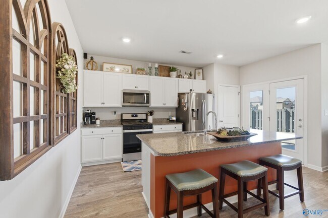 Foto del edificio - 121 Burlcrest Ct